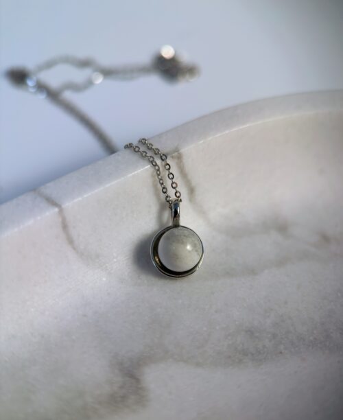 Andenken Perle aus habdgegossenem Epoxidharz mit konservierter Muttermilch, Asche oder Haar und Fell