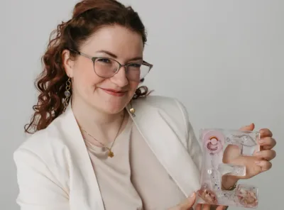Über mich - Deborah Obermann fertigt Erinnerungsschmuck im Atelier in Österreich