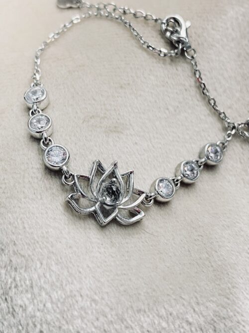 Lotus Armband als Andenken mit Katzenfell und Schnurrhaar. Katzenschmuck von deiner Seelenkatze