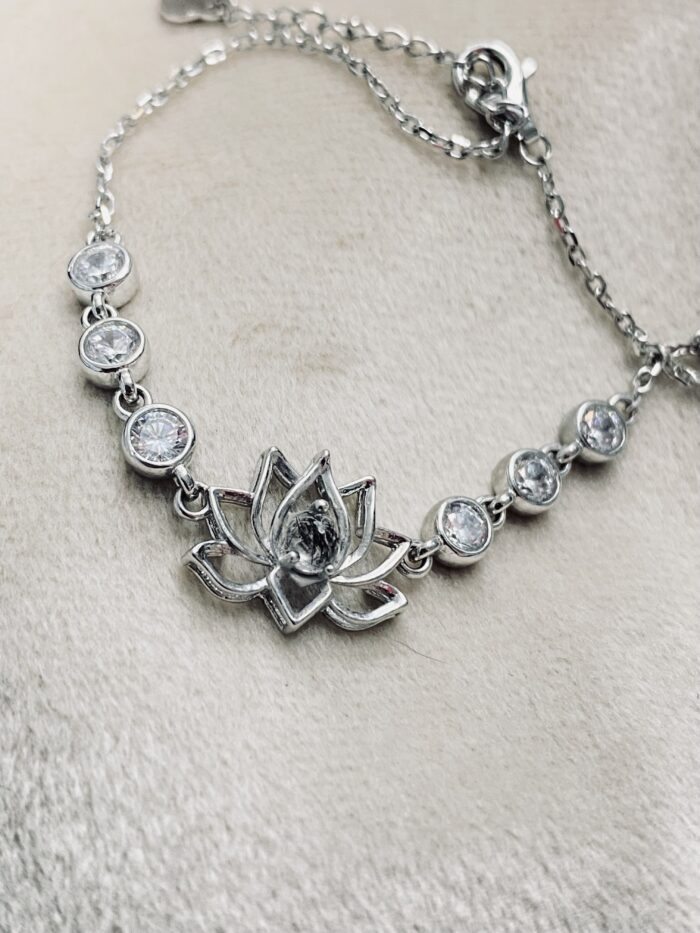 Lotus Armband als Andenken mit Katzenfell und Schnurrhaar. Katzenschmuck von deiner Seelenkatze