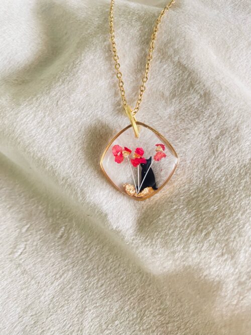 Schnurrhaar deiner Katze als Andenken in einer Erinnerungskette. Katzenschmuck lässt dich deinen Schatz immer bei sich tragen.