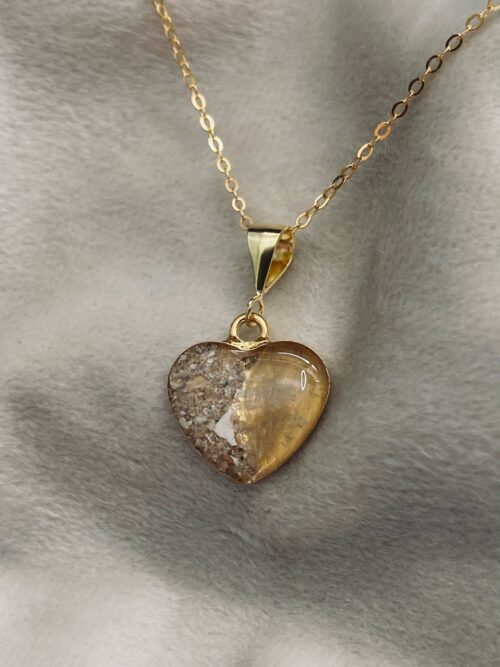Erinnerungsschmuck Herz aus Sterlingsilber mit Asche oder Tierfell, in Silber, Gold oder Rosé – handgefertigter Anhänger auf silberner Kette