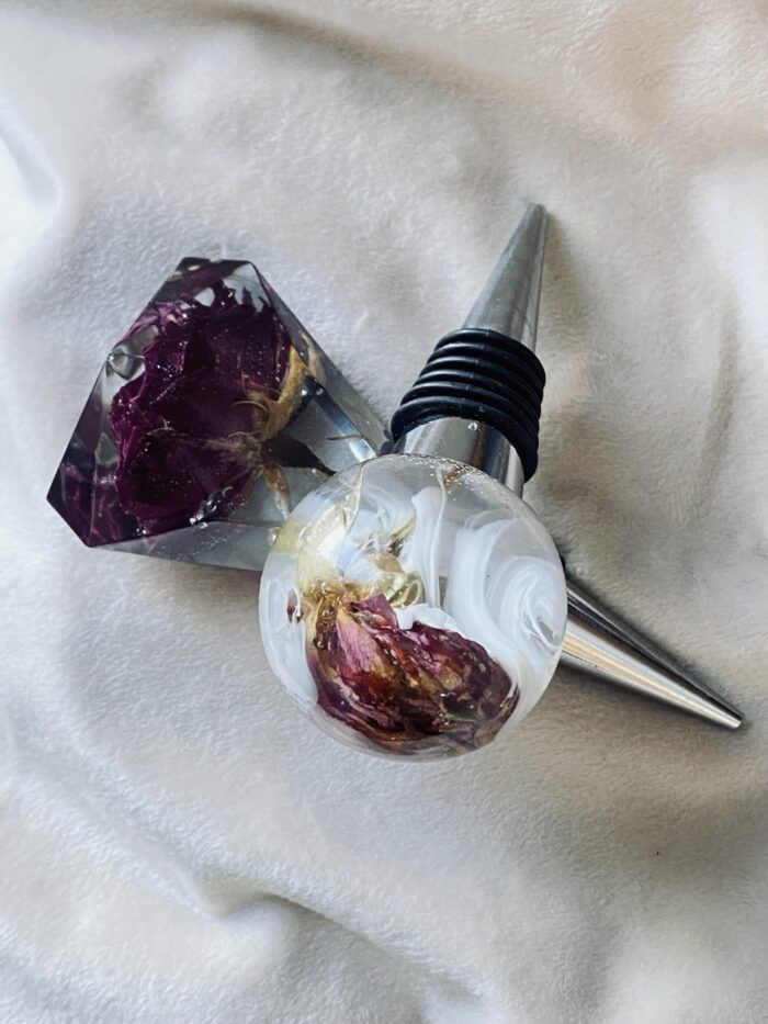 Weinstoppet mit Brautstrauß als Hochzeitserinnerung und Geschenk zum Hochzeitstg, Jahrestag und für Trauzeuginnen.