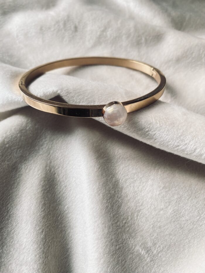 Edelstahl Armband mit rundem Erinnerungsfach – befüllt mit Asche, Blüten oder Stoff, modern & handgefertigt