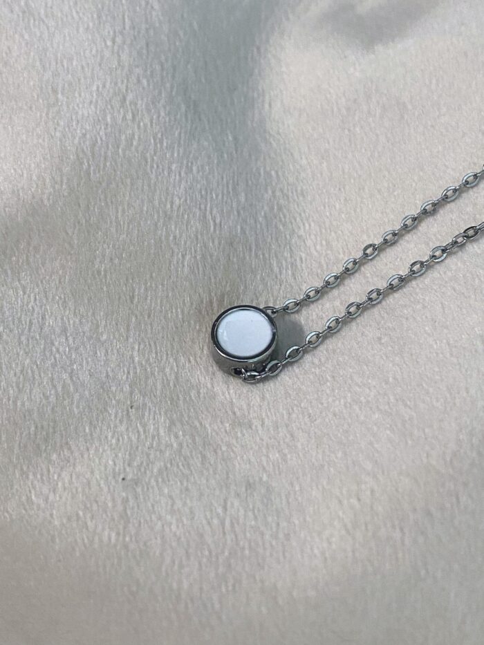 Zarter Edelstahlanhänger mit Muttermilch-Inlay – 4 mm klein, minimalistisch, Stillzeit Erinnerung