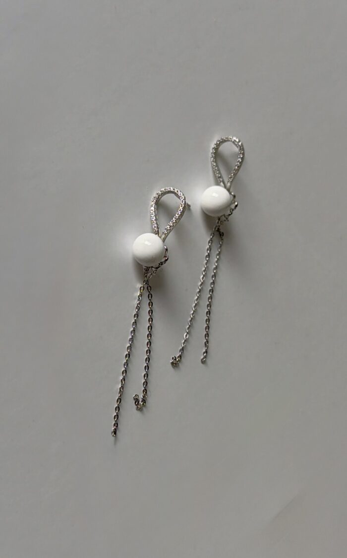 Fadenohrringe aus Sterlingsilber mit Zirkonia und Andenken-Perle aus Brautstraußblüten, Muttermilch oder Asche – handgefertigter Erinnerungsschmuck